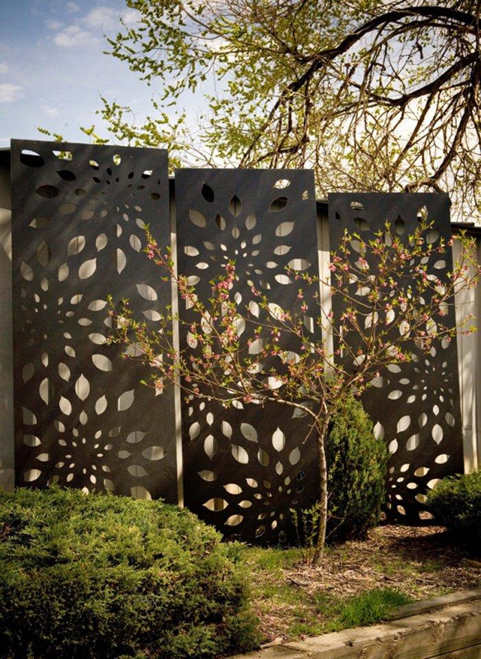 7 Ideas How To Use Garden Sculptures for Decoration | Founterior
