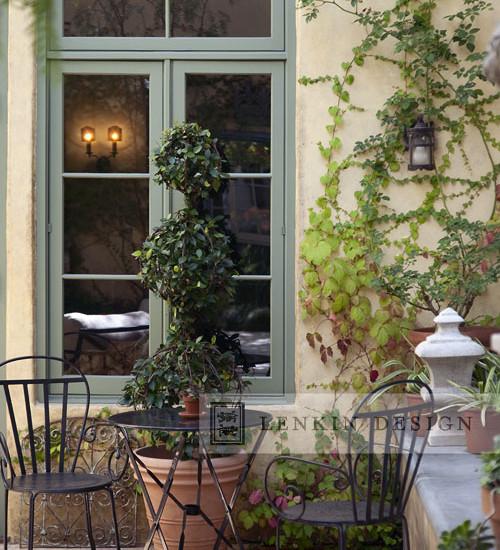 Lovely French Style Garden Design – A Parisian Courtyard | Founterior