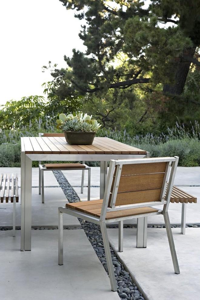 Metal Outdoor Furniture for your Summer Garden Founterior
