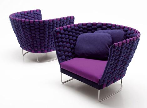 A single armchair, designed by Paola Lenti can be the idea you are looking for when decorating your home