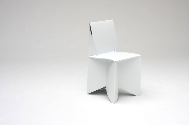 The modern Chair is designed to be polyline.