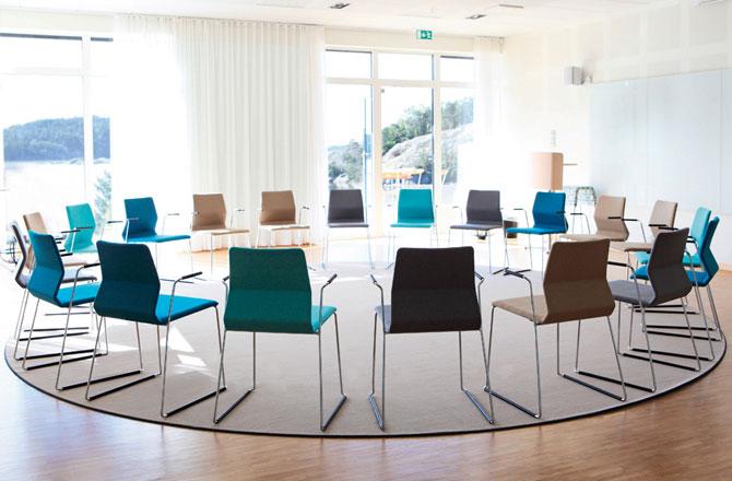 Do you feel like having this chairs in your discussion room?