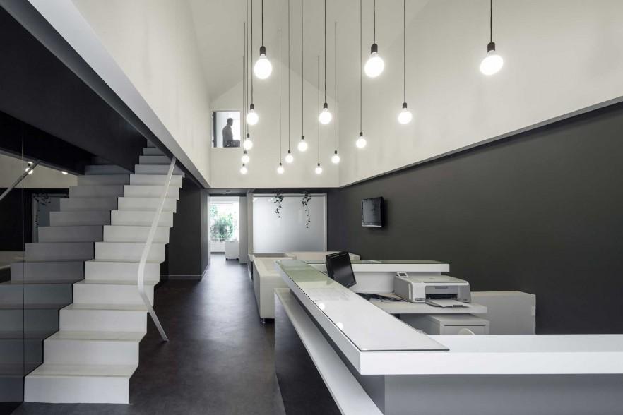 Contemporary Dentist's - Stylish and Modern Dental Studio Design in Portugal