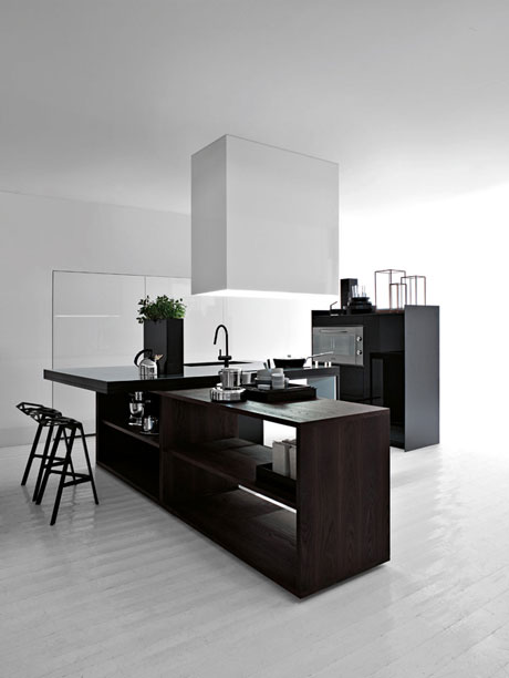 The arrangement ideas for this kitchen are made by Palomba.