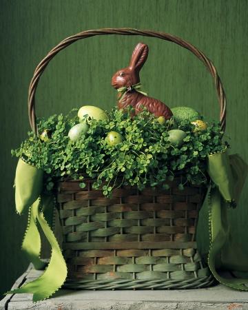 Clover Basket - Easter Decorating Ideas in Pictures & How-To Examples