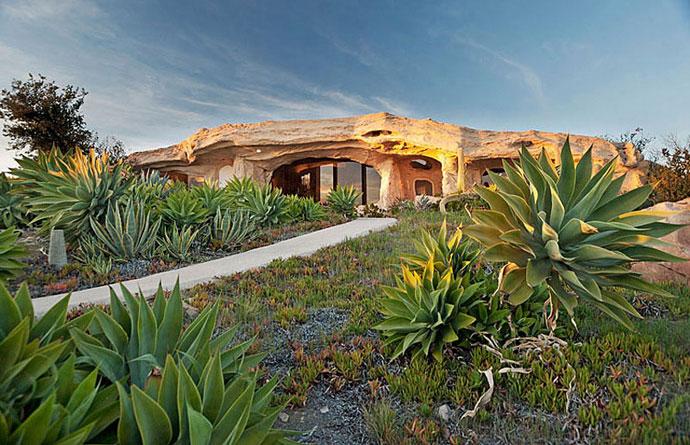 Home Path - Fantastic Ocean View House Made of Stone in California