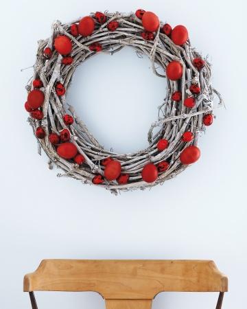Red Eggs Wreath - Easter Decorating Ideas in Pictures & How-To Examples