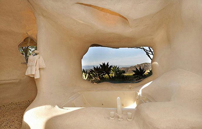 Stone Bathtub - Fantastic Ocean View House Made of Stone in California