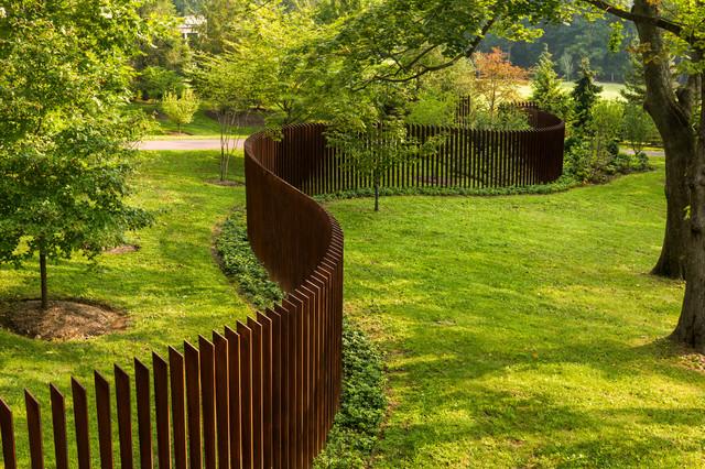 What is a Creative, modern and Contemporary Wooden Garden Fence and how to use it