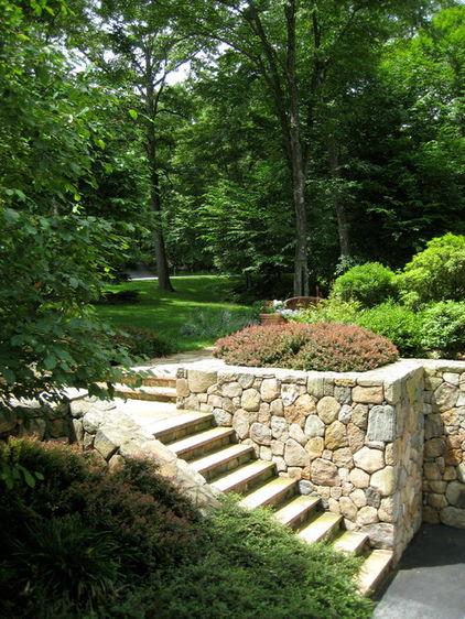 What is Nice entrance garden stairs made of stones and how to use it