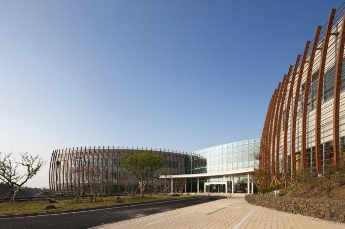Sustainable Modern School Facade Design in S. Korea
