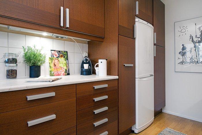 Small kitchen wooden cupboards - Scandinavian Small Apartment Interior Design in Gothenburg