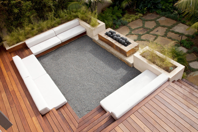 Home outdoor lounge space - Sustainable Architecture Design of a Luxury House in California