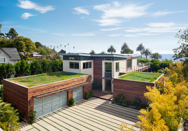 Grass on the roof in a house in USA - Sustainable Architecture Design of a Luxury House in California