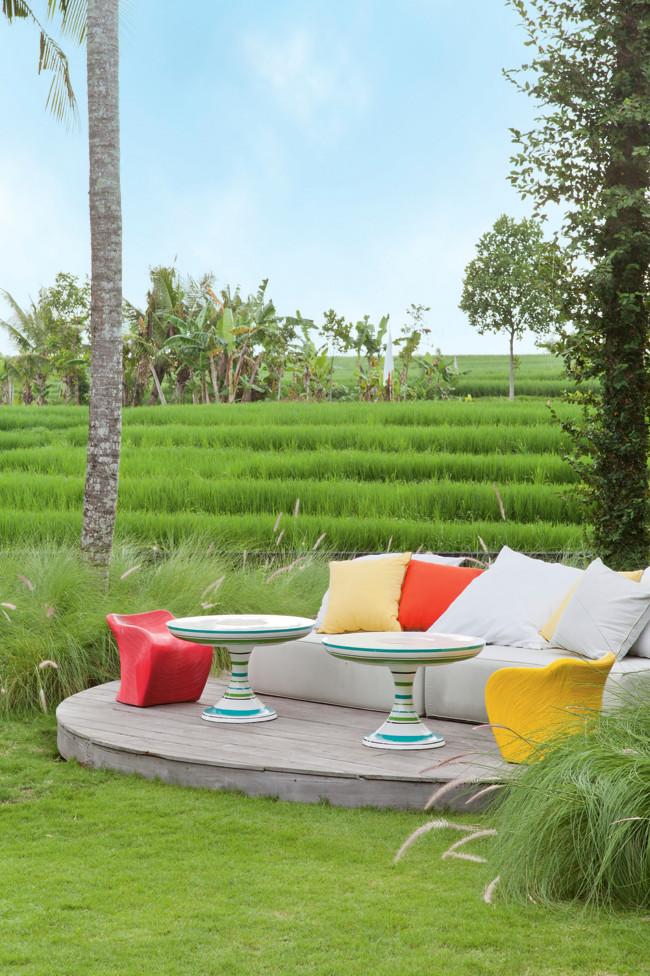 Tranquil summer outdoor yawn and relaxing area - Tropical Home Interior Design of a House in Bali
