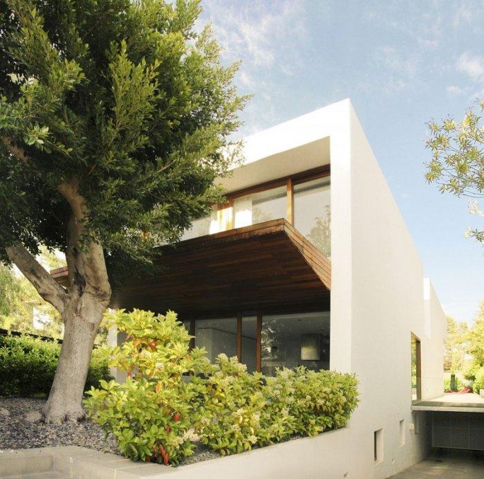 Minimalist Luxury House Design by Ramon Esteve Studio