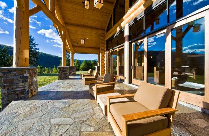 Тhe front porch of a mountain lodge - Eclectic Luxury Weekend Getaway nested in the Canada