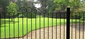 Decorative Garden Hedge Fence Ideas, Tips and Examples