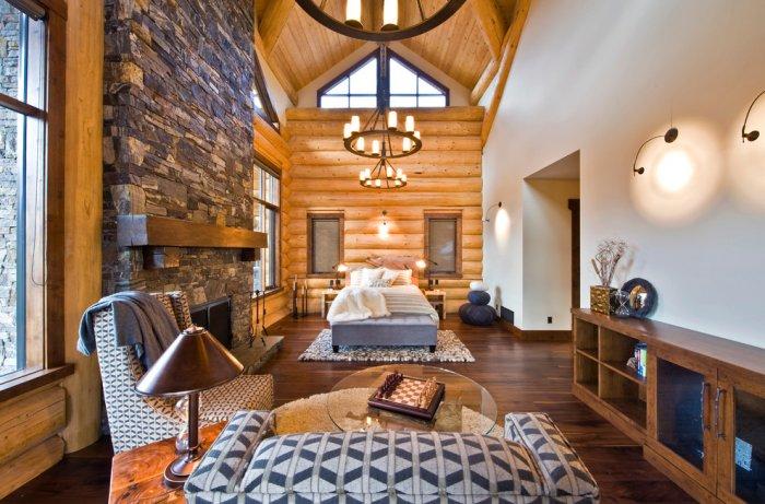 Huge master bedroom in Eclectic Luxury Weekend Getaway nested in the Canada