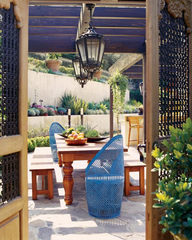 Lovely summer patio furniture - 8 Trendy Garden Ideas for Eating, Playing and Relaxing