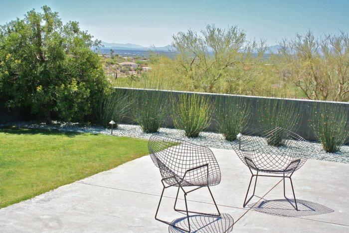 Modern patio landscape - Contemporary Garden and Patio Furniture Arrangement Ideas