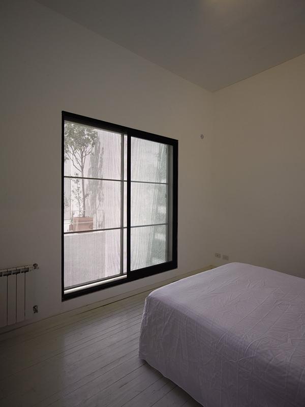 Small minimalist bedroom design – A House in Buenos Aires