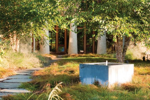 Small path leading to the main entrance - Sustainable House with Beautiful Outdoor Garden Areas