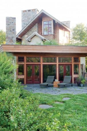 Sustainable House with Beautiful Outdoor Garden Areas | Founterior