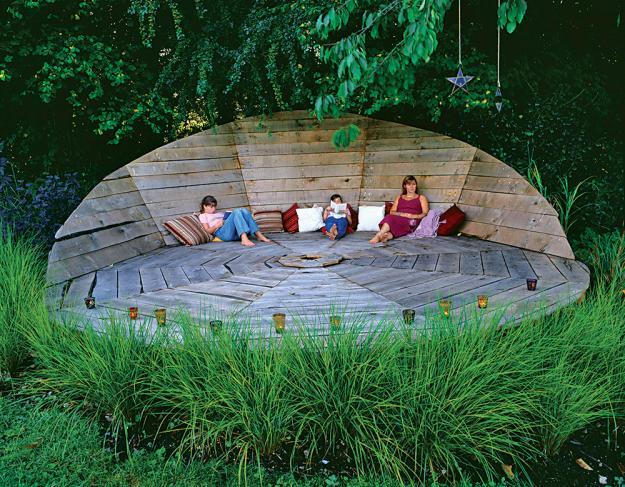 Wooden construction used as a playground in the garden - 8 Trendy Garden Ideas for Eating, Playing and Relaxing