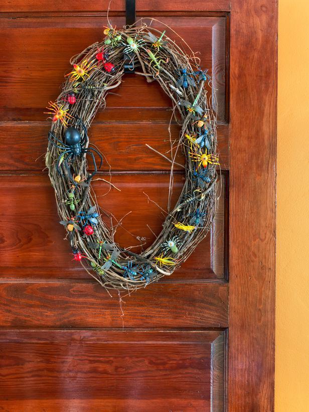 Simple Halloween wreath - made of real tree branches