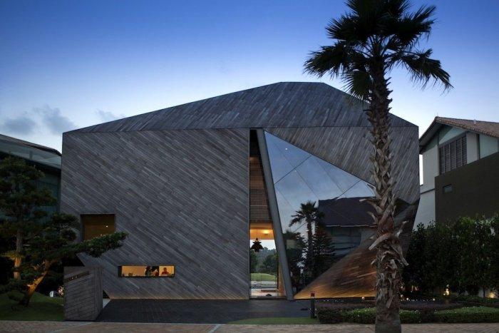 The Contemporary Diamond House Architecture in Sentosa