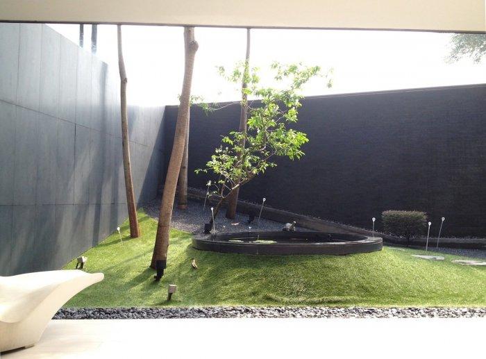 Luxury garden decor ideas - The Contemporary Diamond House by Formwerkz Architects