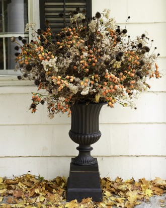 Outdoor Halloween Arrangement - How to Decorate your Outdoor Areas for Halloween