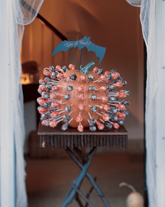 Pumpkin Lollipop Holder - How to Decorate your Outdoor Areas for Halloween