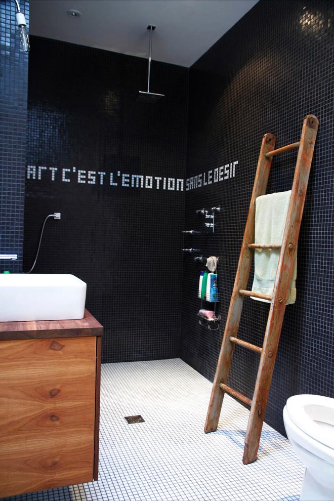 Black and white eclectic bathroom interior design - Living in a Romantic Apartment in Montreal 