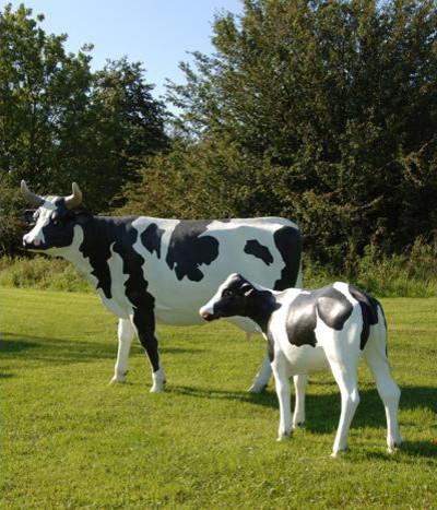 Life-size cow for lawn decoration - 20 Totally Extravagant Fantasy Home Furniture Pieces