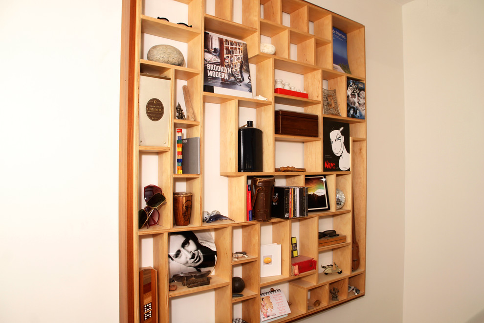 Storage unit with rustic look - Living in a Romantic Apartment in Montreal