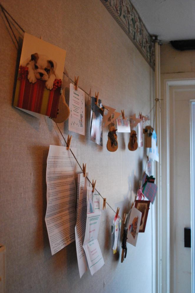 Cards and letters hanged on a wire - 10 Simple and Elegant Christmas Decorating Ideas