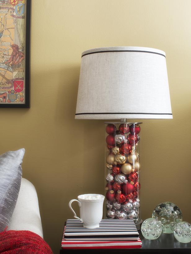 Christmas decorative lamp with body full of sweets - Stylish Home Decoration Ideas in opposite colors