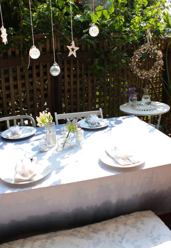 Christmas dinner in the summer-30 Easy and Simple DIY Christmas Decoration Ideas