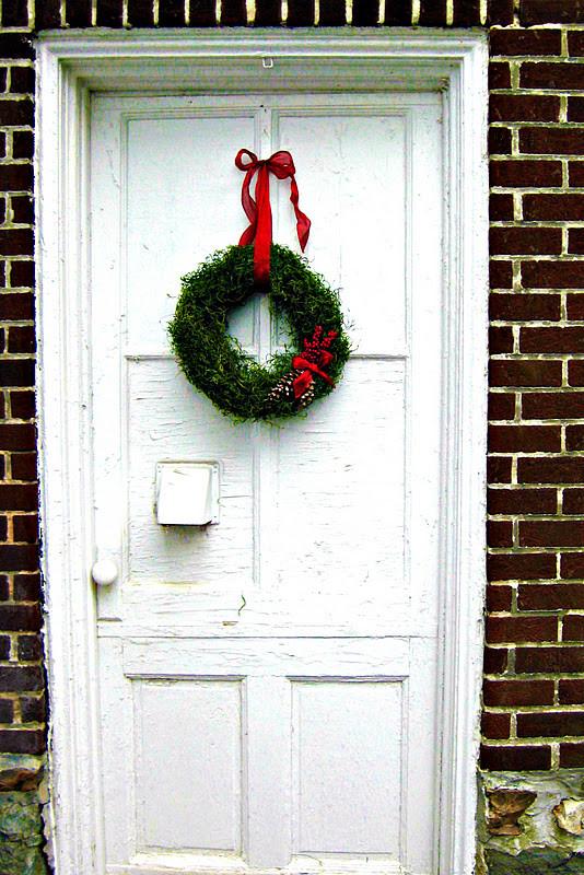 Moss wreath for every season-30 Easy and Simple DIY Christmas Decoration Ideas