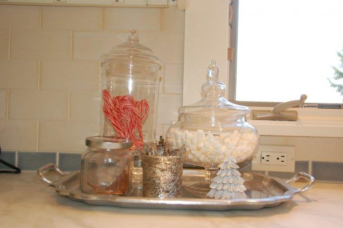 Quaint hot cocoa corner-30 Easy and Simple DIY Christmas Decoration Ideas
