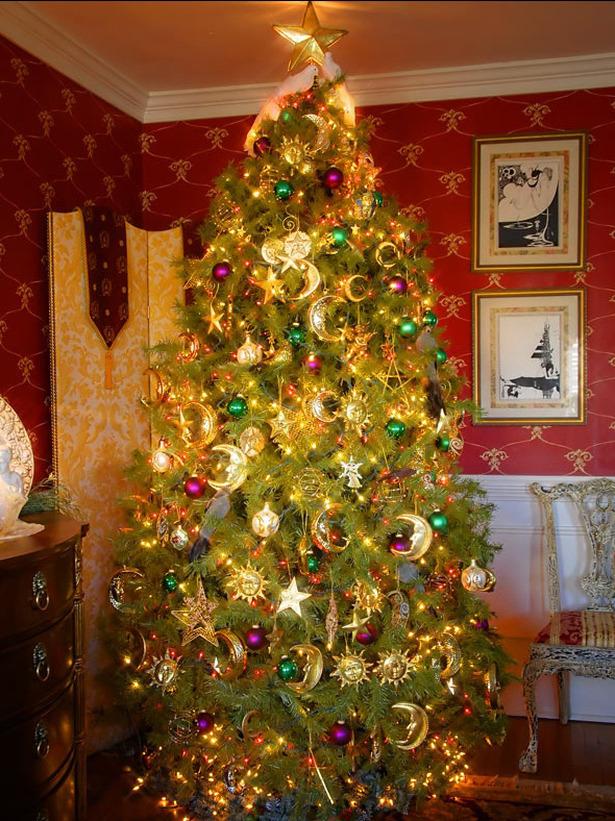 Celestial theme - 20 Stylish and Elegant Ideas for Christmas Tree Decorations