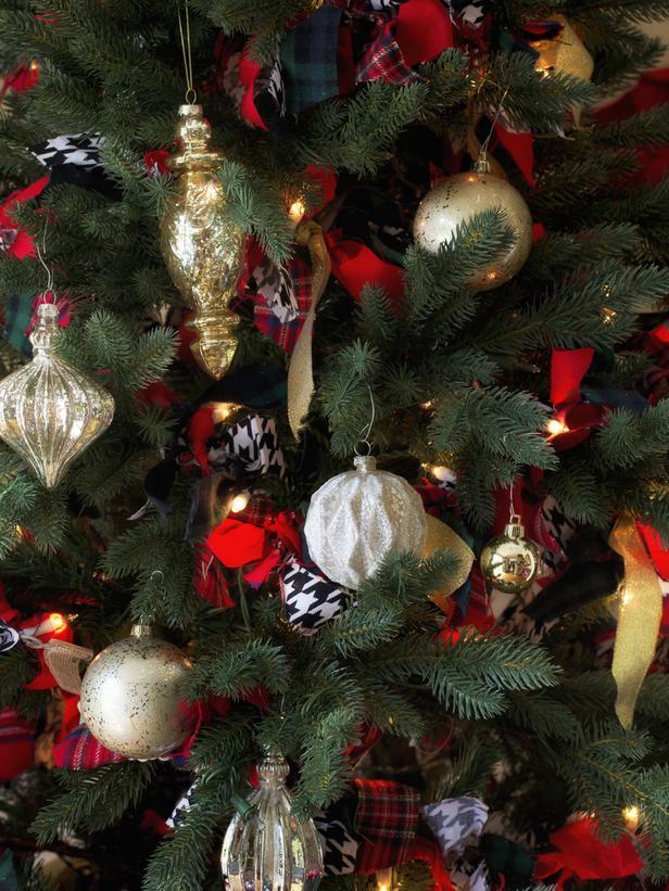 Colorful Christmas ornaments and decorations - 20 Stylish and Elegant Ideas