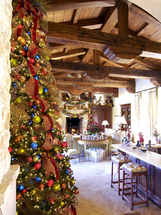 Colorful Christmas tree in a rustic home - 20 Stylish and Elegant Ideas for Decorations