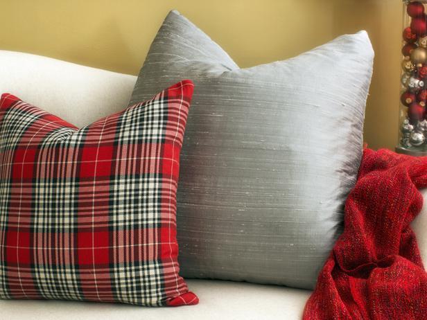 A detailed look of the Christmas sofa pillows - Stylish Home Decoration Ideas in opposite colors