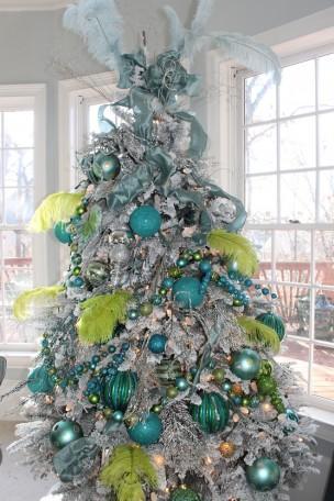 15 Great Colorful Ideas for Home Christmas Decorations | Founterior