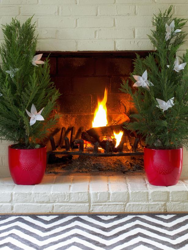 Red and stylish bold Christmas tree pots - Stylish Home Decoration Ideas in opposite colors