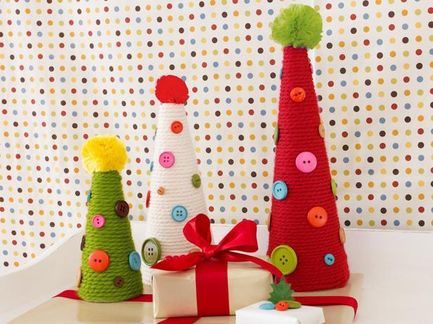 Cheery Christmas Topiaries- 36 Eye-Catching Ideas for a Holiday Table