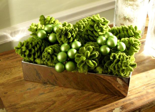 Green Glistening Centerpiece -36 Eye-Catching Ideas for a Holiday Table